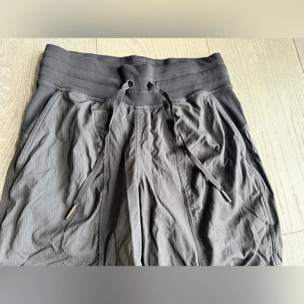 Lululemon  Dance Studio Mid-Rise Jogger in Black Size 4